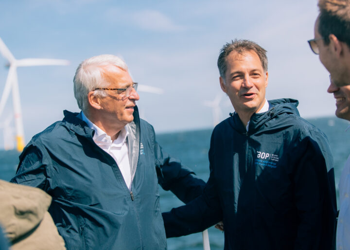 Picture of Prime minister De Croo and President of the commission Energy and Climate of the Chamber of Representatives Christian Leysen during BOP's offshore wind working visit on 13/05/2022